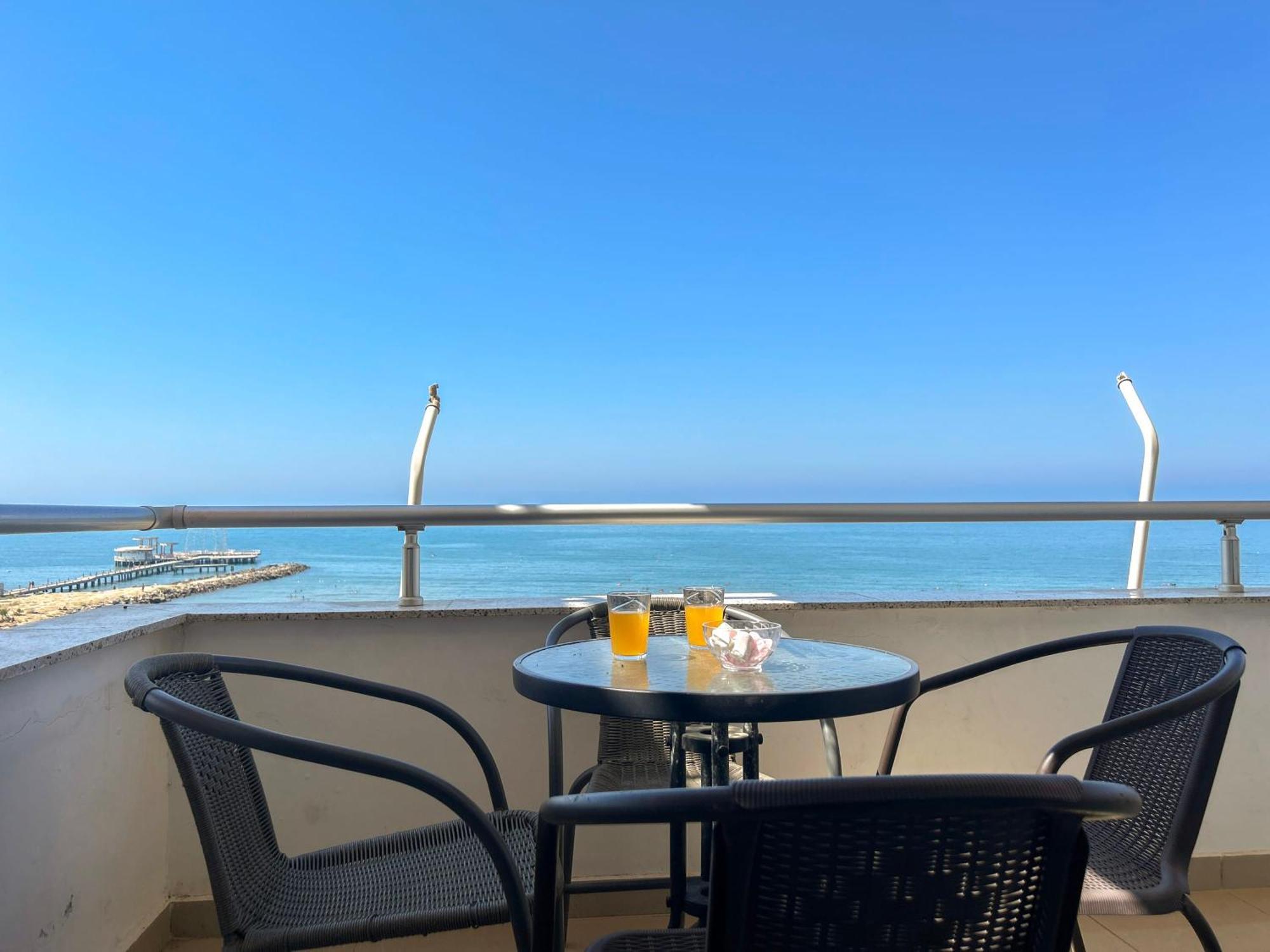 Costante 614 Lägenhet Durrës Exteriör bild