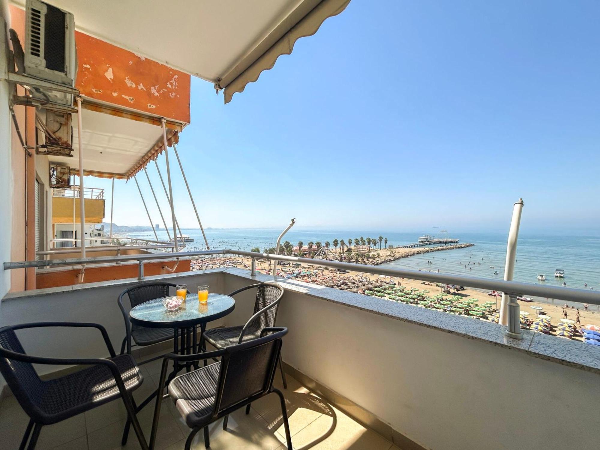 Costante 614 Lägenhet Durrës Exteriör bild